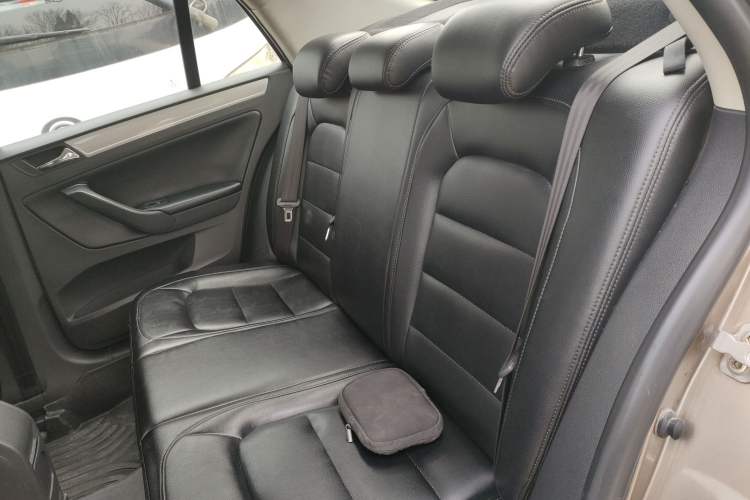 Used Volkswagen Bora 2015 Qihui Edition 1.6L Automatic Fashion Model Left Rear Seat