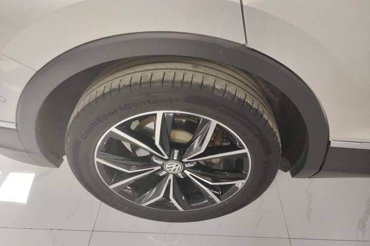 Used Volkswagen Tiguan L 2019 Revised 330TSI Automatic Two-Wheel Drive Smart & Luxury Edition China VI Standard