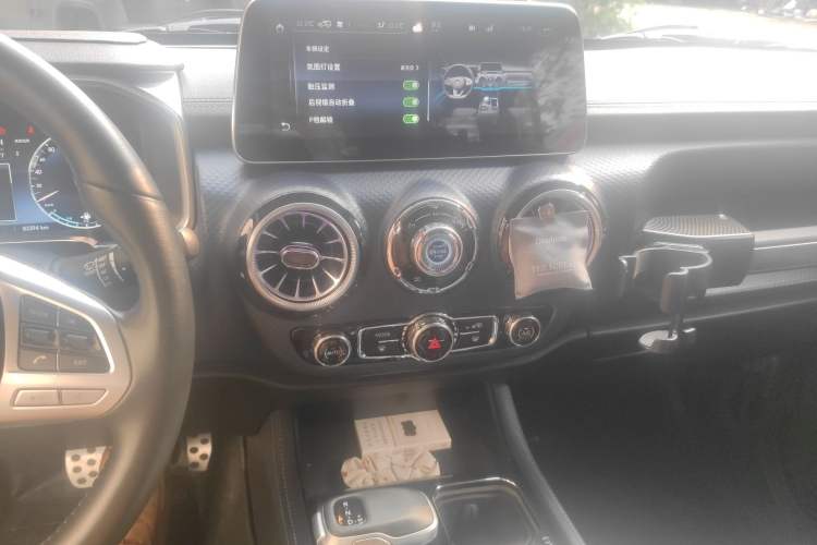 Used BAIC Off-Road BJ40 2020 2.0T Automatic Four-Wheel Drive Urban Hunter Edition Chivalrous Type Audio And AC Panel