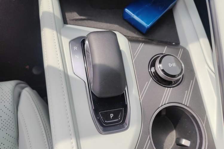 Used Zeekr 001 2024 WE Edition 95 kWh All-Wheel Drive Gear Lever