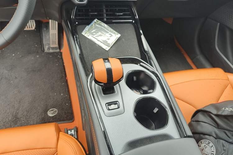 Used CHANGAN UNI-V 2025 Model Third-Generation 2.0T Dynamic Edition
