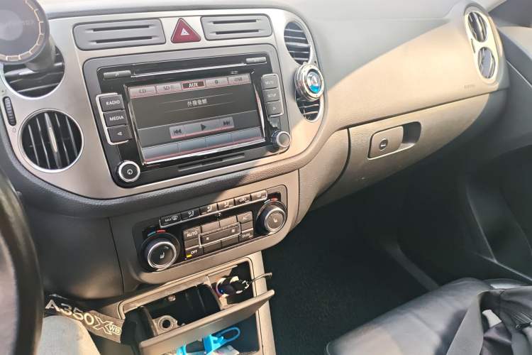 Used Volkswagen Tiguan 2012 1.8TSI Automatic Two-Wheel Drive Elite Edition Audio And AC Panel