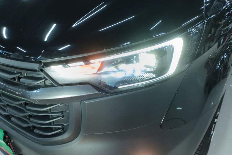 Used Ford Transit 2023 2.0T Gasoline Automatic Multi-Function Commercial Vehicle Mid-Drive Mid-Roof 5/6 Seats