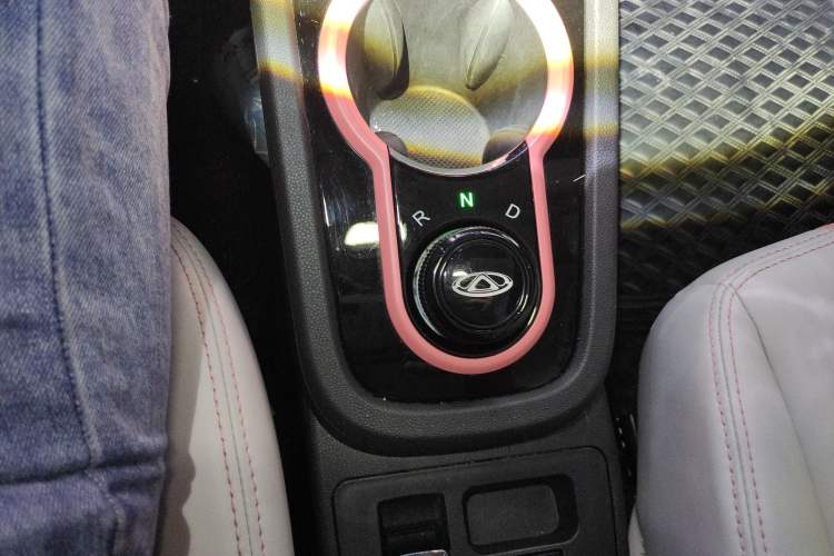 Used Chery Little Ant 2022 Sweet Pink Edition Half-Sugar Version Lithium Iron Phosphate 29.2 kWh 30 kW 301 km
