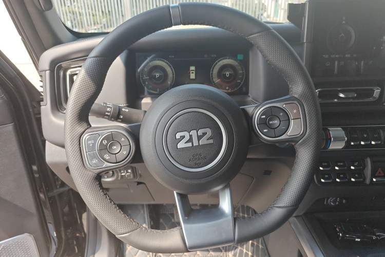 Used 212 T01 2025 2.0T Changfeng Steering Wheel