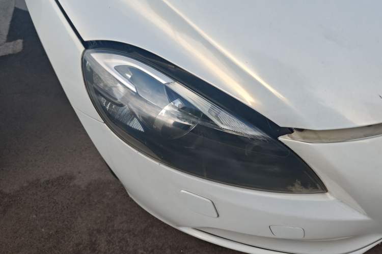 Used Volvo V40 2014 2.0T Zhiya Edition Right Front Headlight