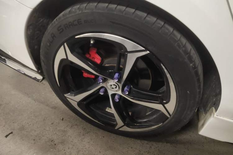 Used Geely Auto Emgrand GL 2020 1.4T CVT Luxury Edition Right Rear Wheel Hub