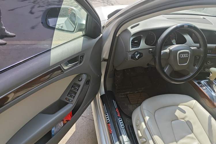 Used Audi A4L 2011 2.0 TFSI Comfort Model
