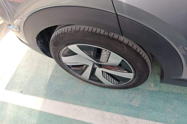 Used Deepal S05 2024 510 Ultra Pure Electric Version Right Rear Wheel Hub