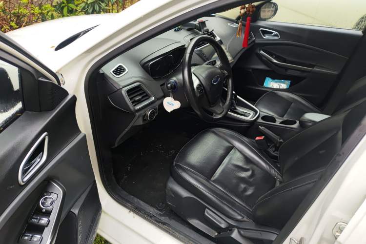 Used Ford Escort 2015 1.5L Automatic Fashion Model
