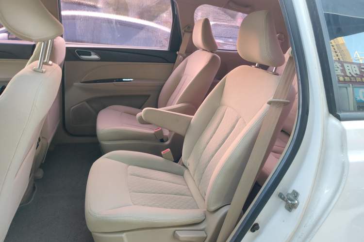 Used Baojun 730 2016 Revised 1.5L Manual Standard Version 7 Seats China V Emission Standard Interior 4