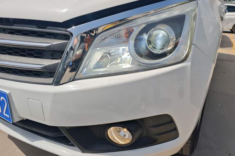 Used Venucia T70 2015 2.0L CVT Smart Edition Left Front Headlight