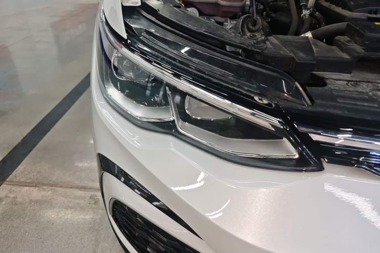 Used Volkswagen Golf 2024 280TSI DSG R-Line 50th Anniversary Edition Right Front Headlight