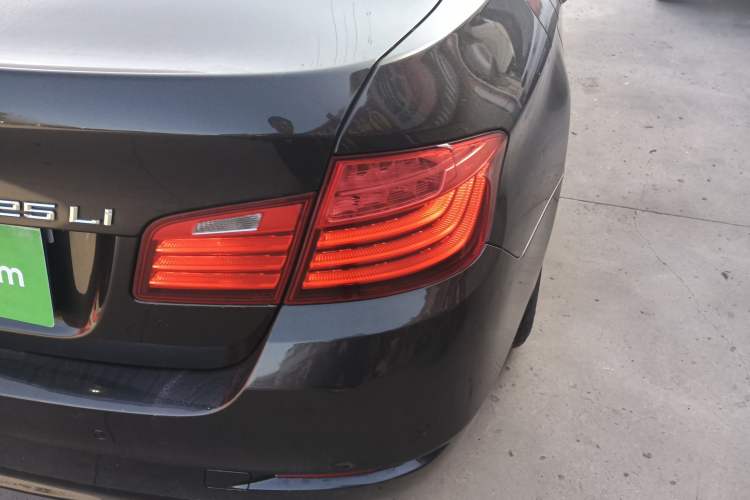 Used BMW 5 Series 2014 525Li Leading Model
