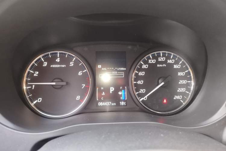 Used Mitsubishi Outlander 2019 2.0L Two-Wheel Drive Comfort Edition 7 Seats China V Emission Standard