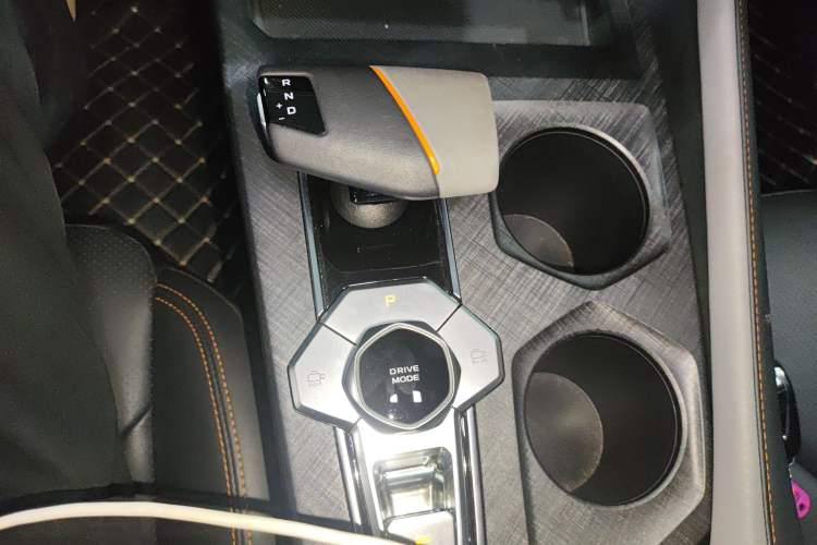 Used CHANGAN UNI-V 2022 1.5T Prestige Version Gear Lever