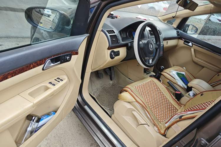 Used Volkswagen Touran 2013 1.4T Manual Comfort Edition 5-Seater Driver Seat