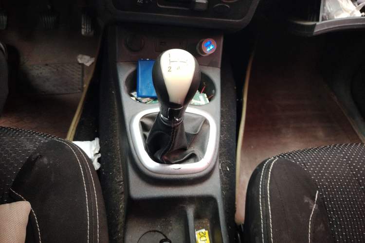 Used Dongfeng Fengon 330 2018 1.5L 330S Premium Edition DK15 Gear Lever