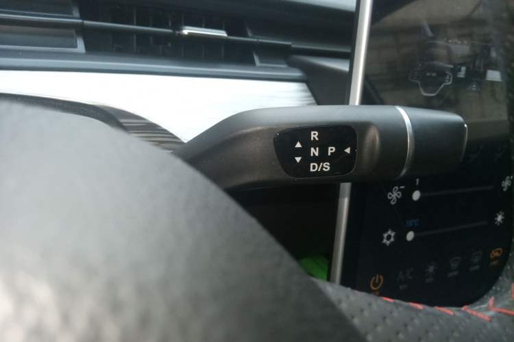 Used NETA V 2022 Chao 300 Lite Lithium Iron Phosphate Gear Lever