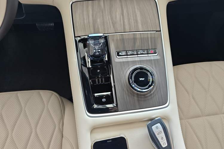 Used Geely Auto Monjaro L 2025 Dongfang Yao 2.0TD Automatic All-Wheel-Drive Wangyue Edition Gear Lever