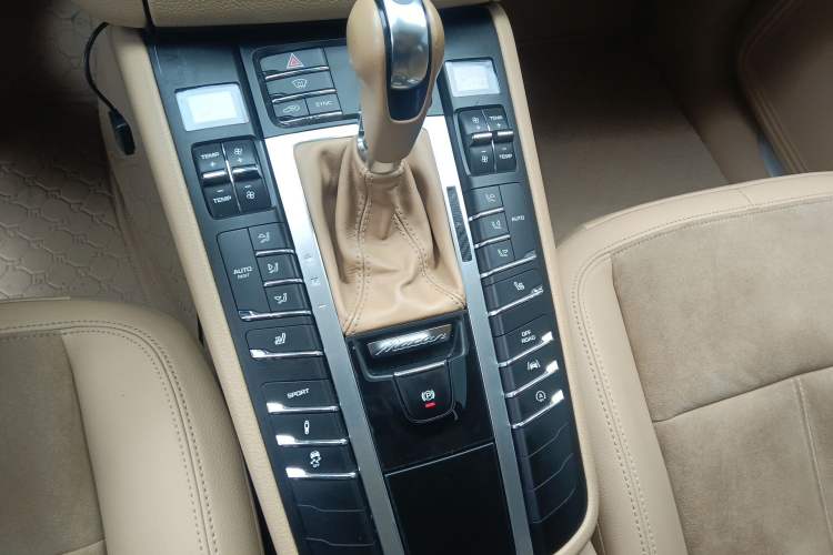 Used Porsche Macan 2017 Macan 2.0T Gear Lever