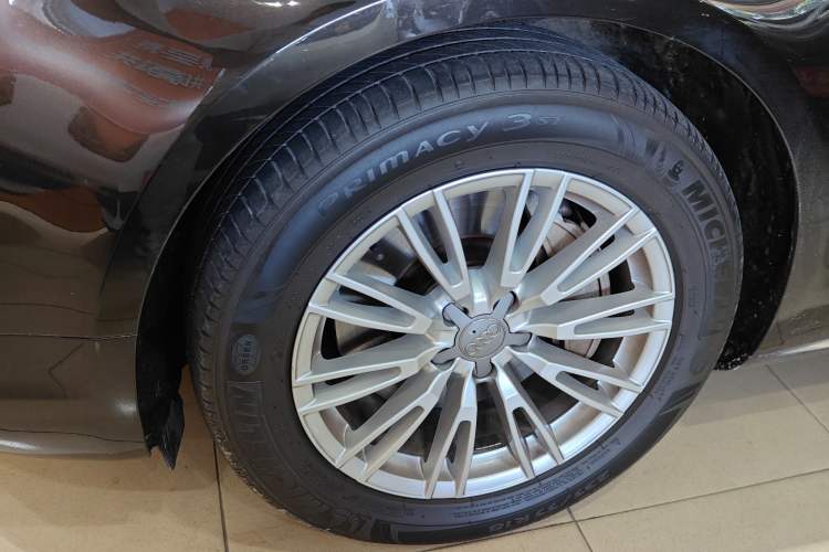 Used Audi A8 2014 A8L 45 TFSI quattro Comfort model
