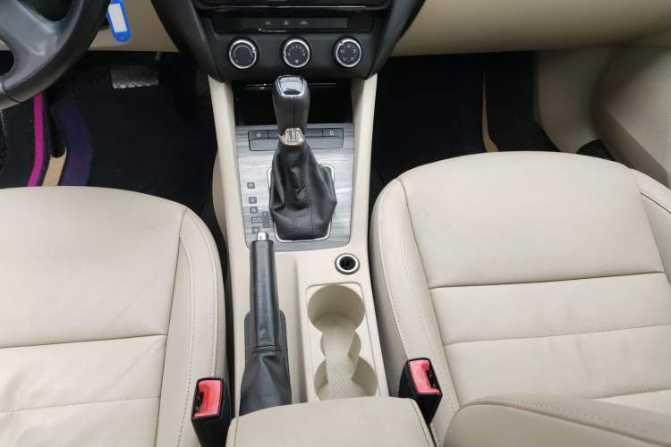 Used Skoda Octavia 2015 1.6L Automatic Yijun Edition
