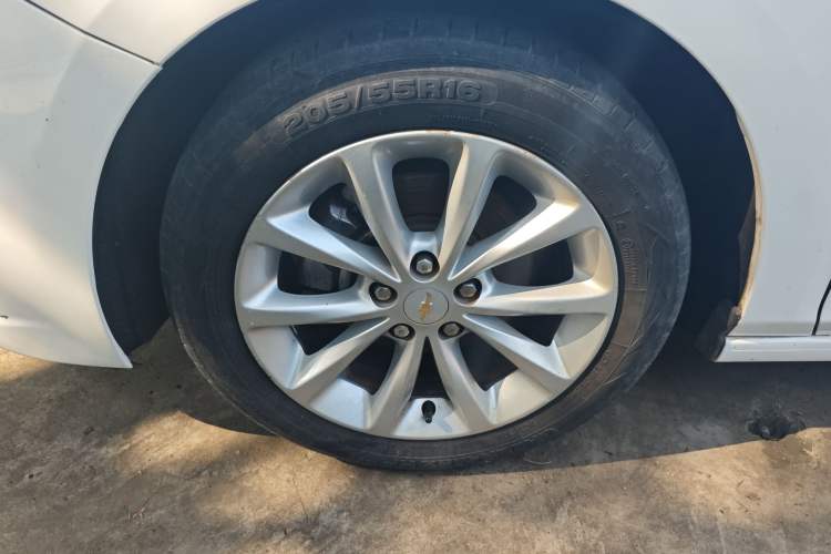 Used Chevrolet Cruze 2017 1.5L Automatic Pioneer Sunroof Edition
