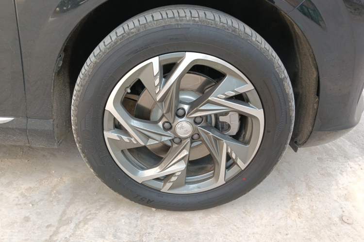 Used Hongqi HS3 PHEV 2024 PHEV 115km Jingwei Edition Right Front Wheel Hub