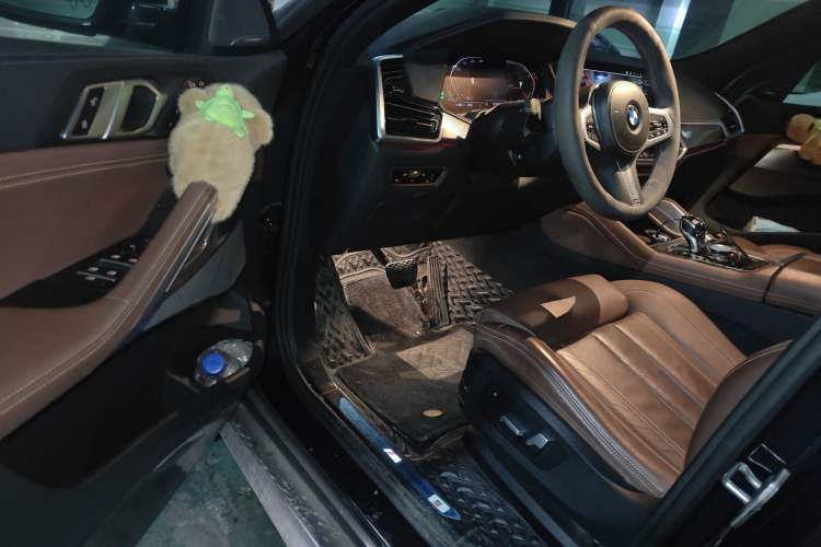 Used BMW X6 2022 Restyled xDrive40i M Sport Package Driver Seat