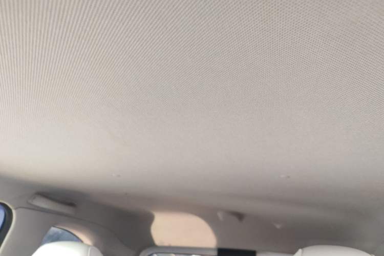 Used Wuling Hongguang MINIEV 2021 Macaron Sandwich Model 120 km Lithium NMC
