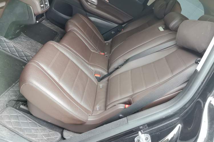 Used Mercedes-Benz GLS 2022 Second Facelift GLS 450 4MATIC Luxury Edition Left Rear Seat