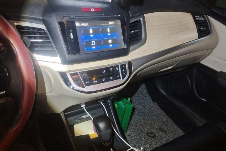 Used Honda Jade 2013 1.8L automatic Comfort version 5 seats Audio And AC Panel