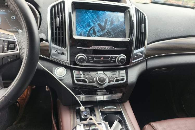 Used Haval H9 2020 2.0T Gasoline 4WD Premium Edition 5 Seats Audio And AC Panel