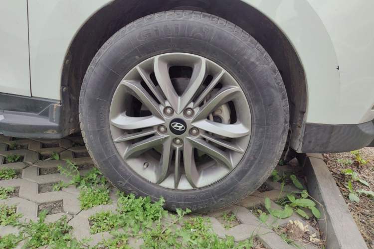 Used Hyundai ix35 2013 2.0L Automatic Two-Wheel Drive Smart GLS China IV Standard Right Front Wheel Hub