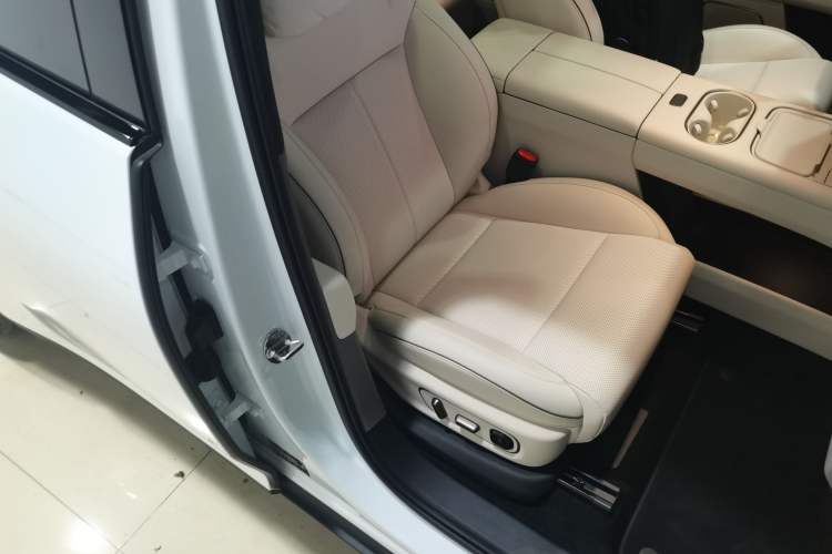 Used Li Auto Li Auto i6 2025 Model Four-Wheel-Drive Standard Type