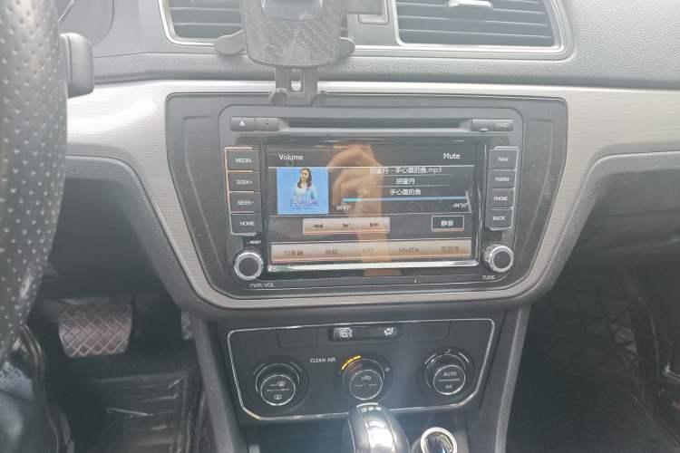 Used Volkswagen Gran Lavida 2017 180TSI DSG Comfort Edition Audio And AC Panel