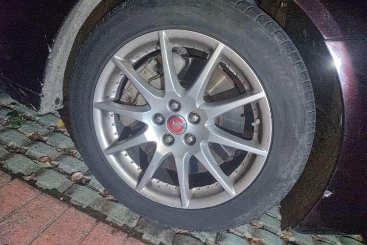 Used Jaguar XJ 2016 XJL 2.0T Two-Wheel-Drive Elegant Business Edition Right Front Wheel Hub