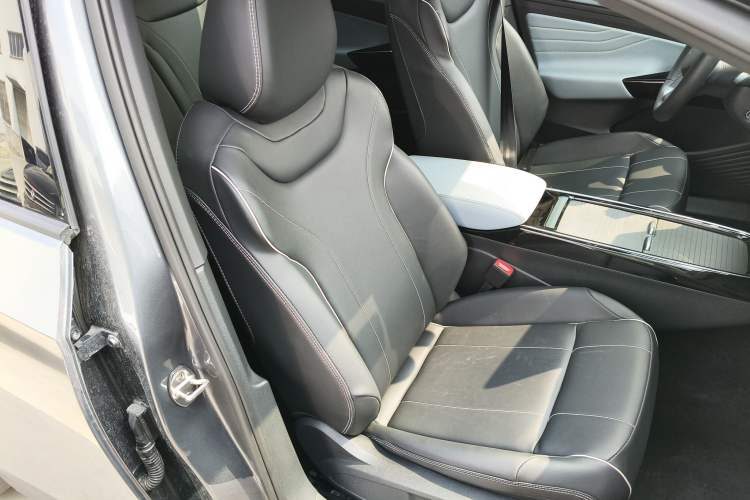 Used Volkswagen ID.4 X 2022 Pure Long-Range Version Right Front Seat