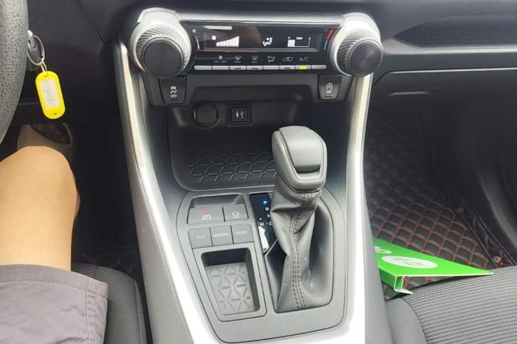 Used Toyota RAV4 2020 2.0L CVT Two-Wheel Drive Urban Edition
