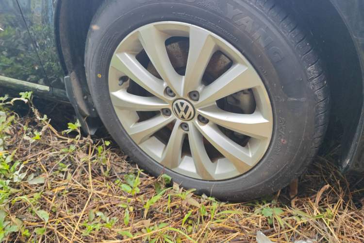 Used Volkswagen Magotan 2012 1.8TSI Luxury Model Right Front Wheel Hub