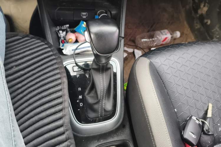 Used Kia kx1 Stonic 2019 1.4L Automatic Fashion Edition China VI Gear Lever