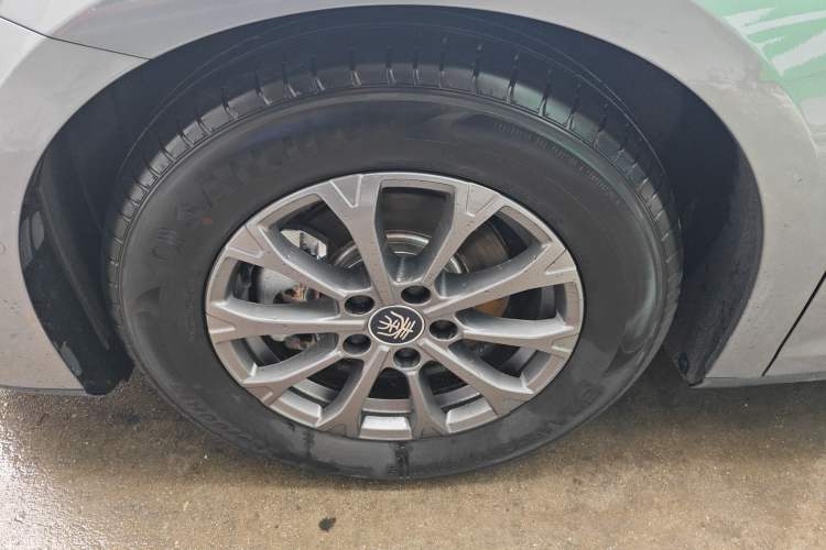 Used BYD Qin L 2025 DM-i Smart Drive 80KM Leading Model Left Front Wheel Hub