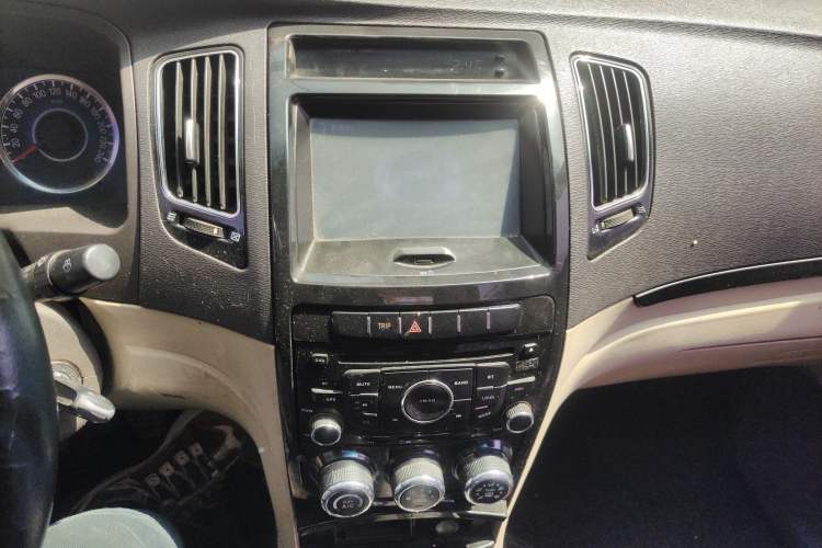 Used Geely Auto GC7 2013 1.5L Manual Comfort Model Audio And AC Panel