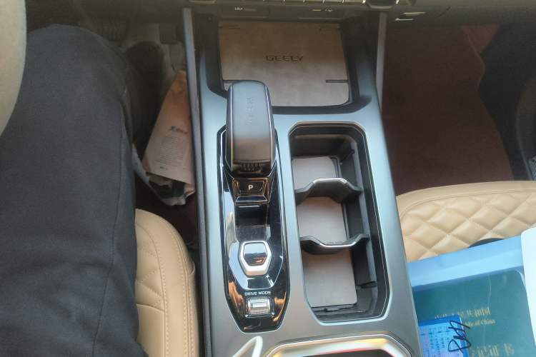 Used Geely Auto Haoyue L 2023 2.0T DCT Flagship Version
