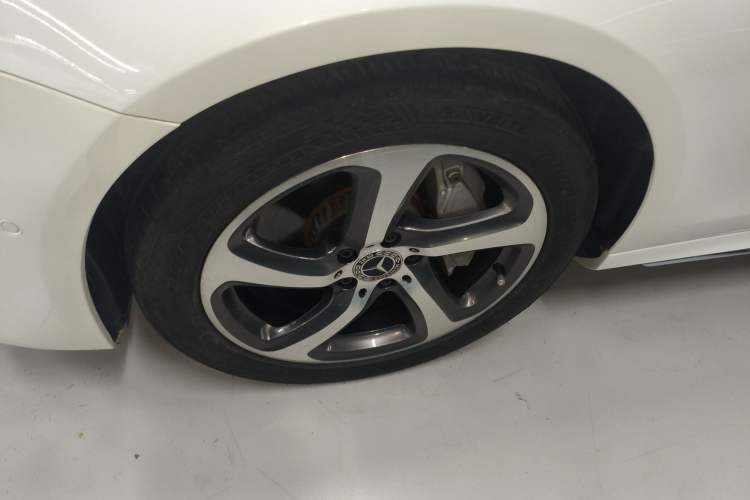 Used Mercedes-Benz E-Class 2017 E 300 L Sport Luxury Edition Exterior 4