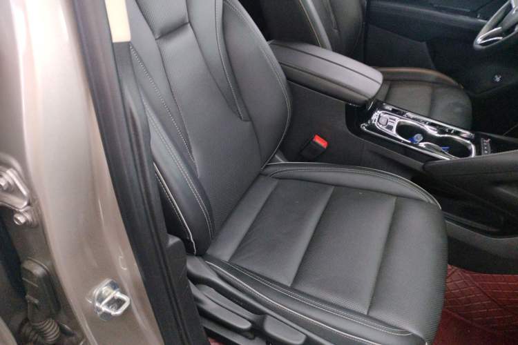 Used Buick Envision 2022 Encore Plus 652T Five-Seat All-Wheel-Drive Luxury Model