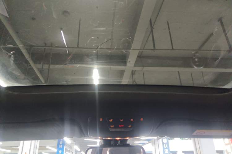 Used Mercedes-Benz GLC 2018 Facelift GLC 200 4MATIC Headliner