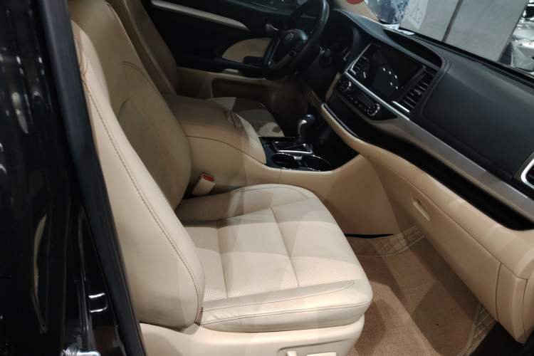 Used Toyota Highlander 2018 2.0T Four-Wheel Drive Prestige Version 7 Seats China VI Standard
