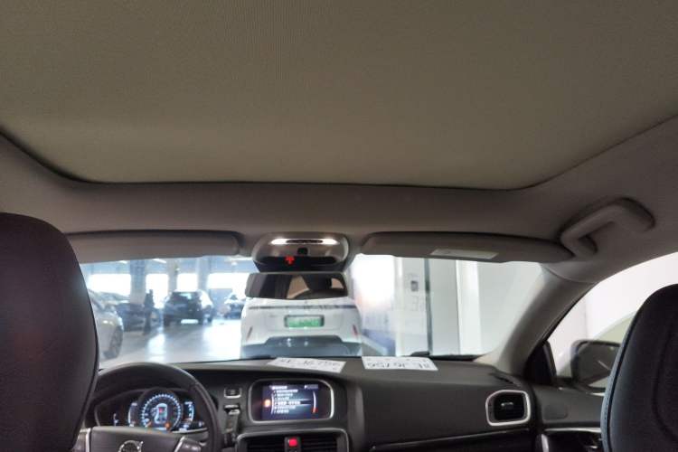 Used Volvo V40 2018 T3 Zhiyi Edition